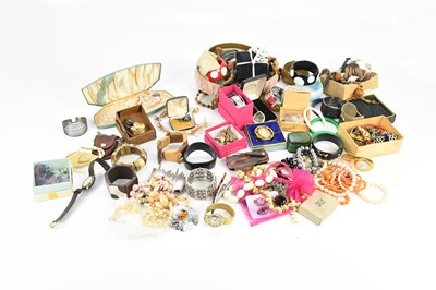 Lot 772 - A collection of costume jewellery including a...
