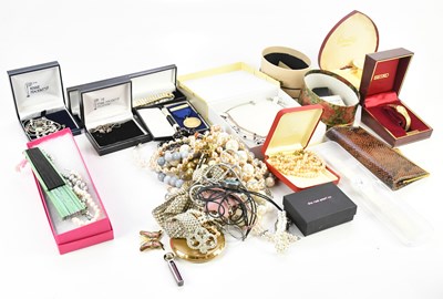 Lot 753 - A collection of costume jewellery including...