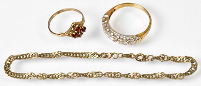 Lot 851 - A mixed lot of 9ct gold jewellery, comprising...