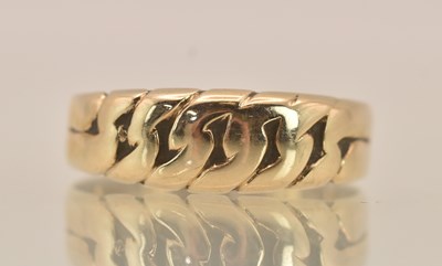 Lot 1369 - A 9ct yellow gold ring with flattened chain...