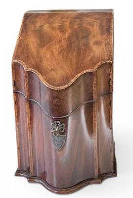 Lot 367 - A late 19th century mahogany and crossbanded...