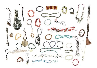 Lot 1567 - A quantity of assorted designer and other...