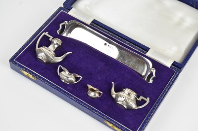 Lot 456 - DAVID SHAW SILVERWARE LTD; a cased Elizabeth...