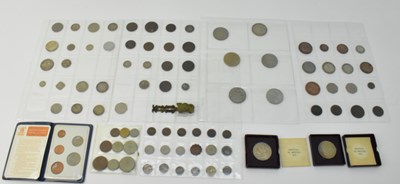 Lot 1658 - A set of brass sovereign scales and various...