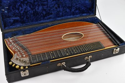 Lot 28 - FRAMUS-WERKE, BAVARIA; a model H8 zither,...