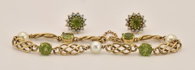 Lot 1524 - A 9ct gold peridot and simulated pearl...