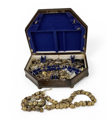 Lot 469 - A large collection of assorted early 20th...