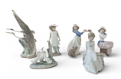 Lot 594 - NAO; a large boxed porcelain figure, 'Garzas...
