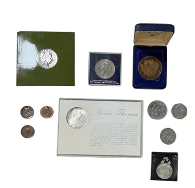 Lot 1661 - A small quantity of assorted coinage and coin...