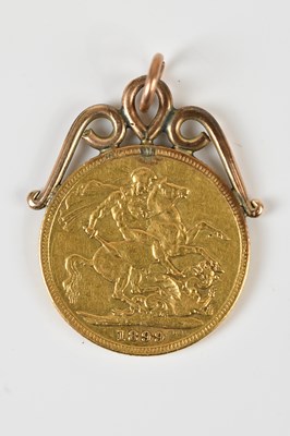 Lot 530 - A Victorian full sovereign, 1899, old head, in...