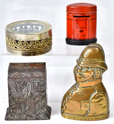 Lot 274 - A collectors' lot, comprising a Japanese...