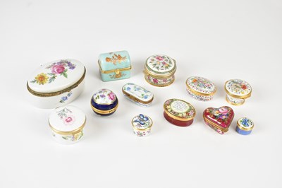 Lot 1262 - A collection of contemporary trinket boxes...