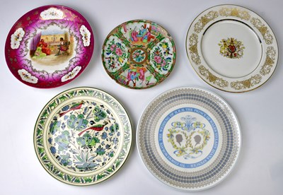 Lot 161 - A mixed lot of ceramics, comprising...