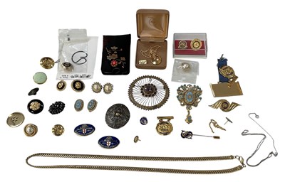 Lot 1559 - A small quantity of assorted costume jewellery,...