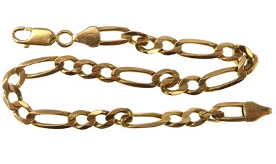 Lot 985 - A 9ct gold flat figaro link bracelet with...