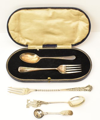 Lot 1227 - Various items of hallmarked silver including a...