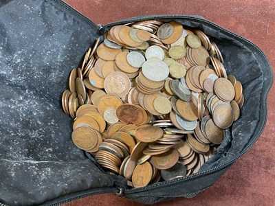 Lot 388 - A large collection of coins, all loose, mainly...