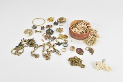 Lot 709 - A collection of assorted costume jewellery...