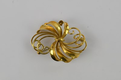 Lot 170 - A yellow metal openwork scrolling brooch,...
