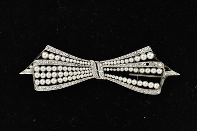 Lot 152 - An Edwardian white metal diamond and seed...