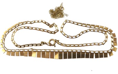 Lot 1049 - A 9ct gold fringe necklace with graduated...