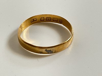 Lot 535 - A 22ct yellow gold wedding band, size P 1/2,...