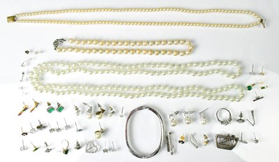 Lot 885 - A group of costume jewellery, to include a...