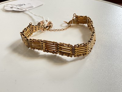 Lot 540 - A 9ct yellow gold gatelink bracelet, approx....