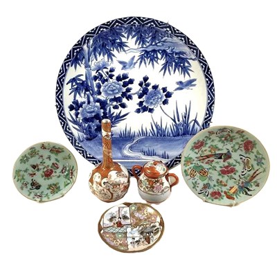 Lot 238 - Chinese and Japanese ceramics, comprising a...