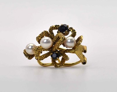 Lot 606 - A 14ct gold sapphire and seed pearl earring, 3g.