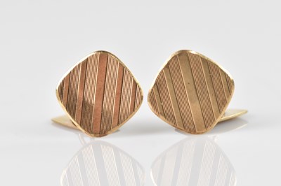 Lot 225 - A pair of 9ct yellow gold cufflinks with...