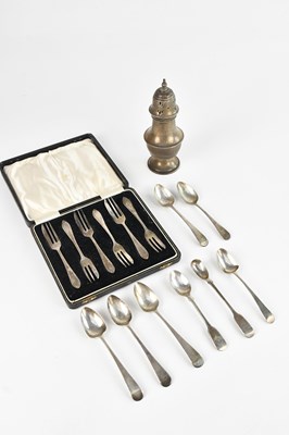 Lot 292 - A George V hallmarked silver sifter,...