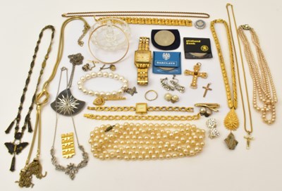 Lot 1558 - Various items of modern and vintage costume...