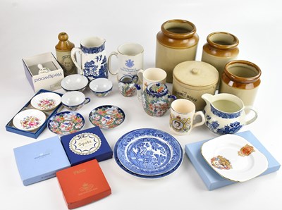 Lot 1514 - A group of assorted ceramics including...