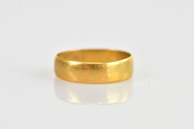 Lot 645 - A 22ct yellow gold wedding band, size M,...