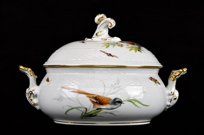 Lot MEISSEN; a porcelain ornithological tureen and...