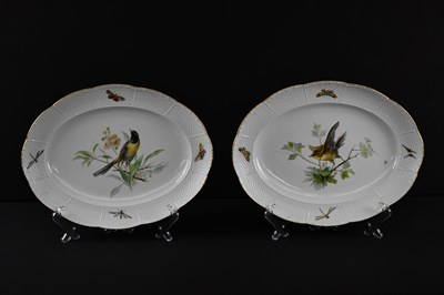 Lot MEISSEN; a large pair of porcelain...