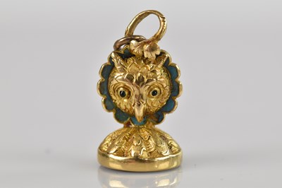 Lot 14 - A yellow metal novelty seal formed as an owl,...