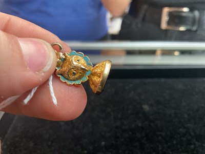 Lot 6 - A yellow metal novelty seal formed as an owl,...