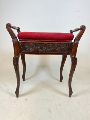 Lot 565 - An Edwardian mahogany piano stool.