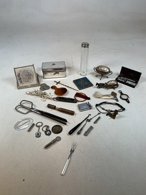 Lot 27 - A group of collectors' items including mother...