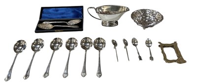 Lot 1115 - A small quantity of assorted silver plated...