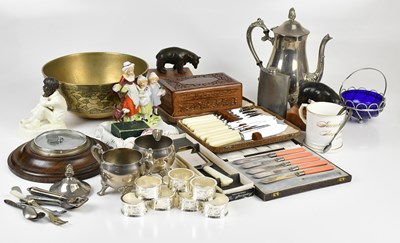 Lot 1229 - A small collection of collectors' items,...