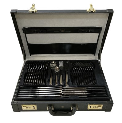 Lot 1080 - BESTECKE SOLINGEN; a modern German cased...