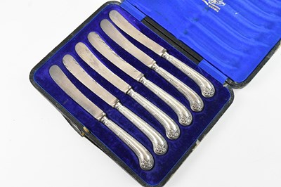 Lot 290 - A cased set of six George V hallmarked silver...