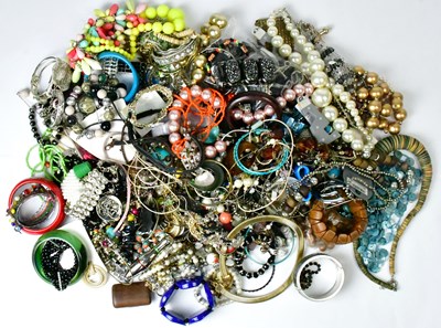 Lot 893 - A quantity of costume jewellery, to include...