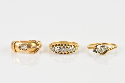 Lot 479 - An 18ct gold five stone diamond ring, size J/I,...