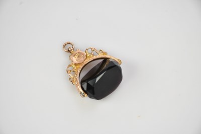 Lot 486 - A 9ct gold and amethyst coloured swivel fob,...