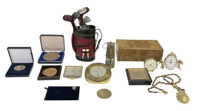 Lot 357 - A quantity of assorted collectors' items...