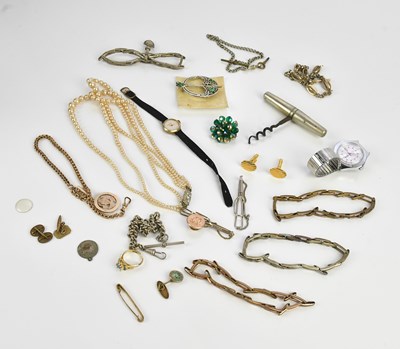 Lot 773 - A 9ct yellow gold medallion with enamel...